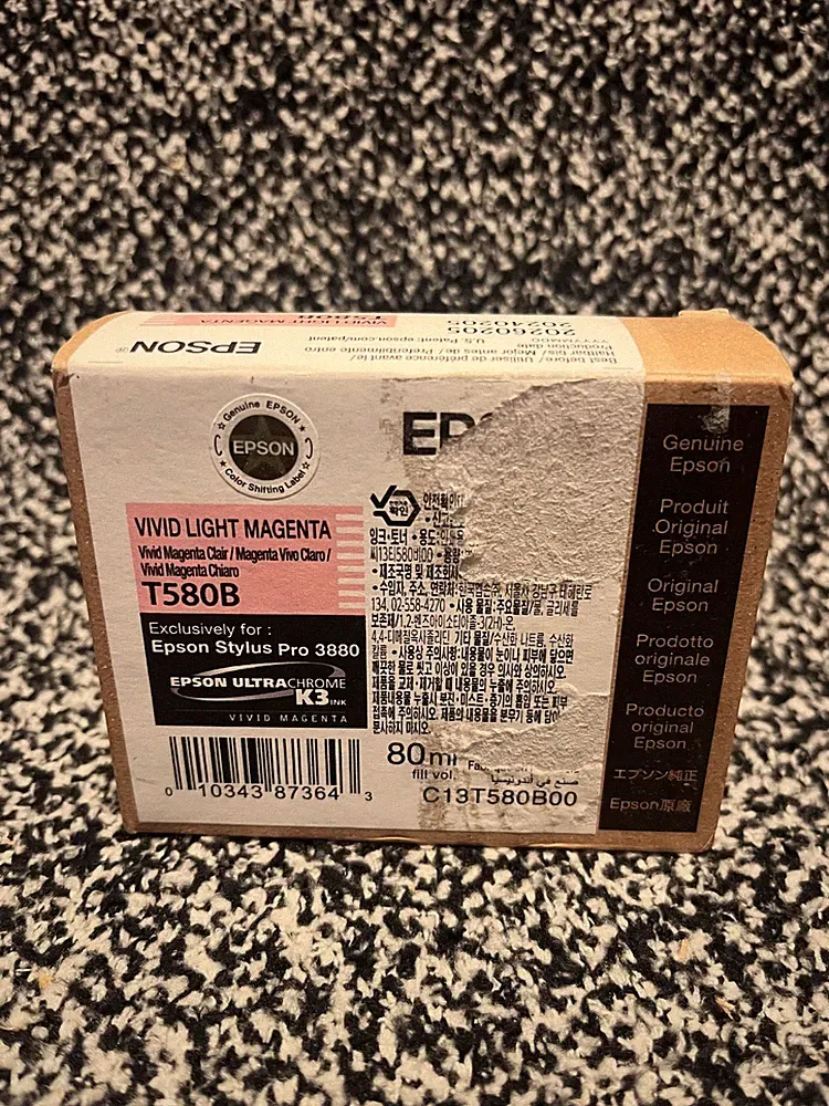 Genuine Epson 3880 Printer Ink Vivid Light Magenta T580B Date: February 2026